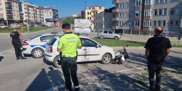 Otomobil motosiklete çarptı: 1 yaralı