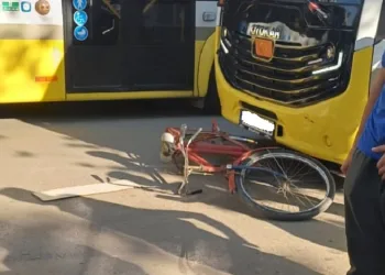 Bursa’da minibüs bisiklete çarptı: 2 yaralı