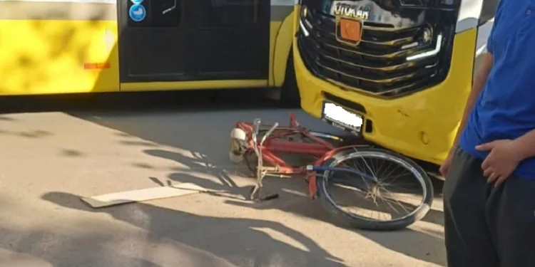 Bursa’da minibüs bisiklete çarptı: 2 yaralı