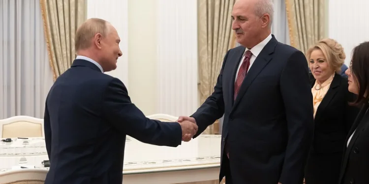 TBMM Başkanı Kurtulmuş, Putin ile görüştü