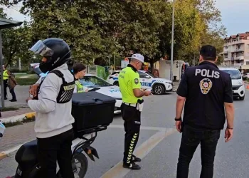 Polisten şok uygulama