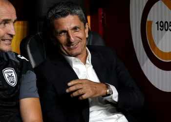 Razvan Lucescu: “Galatasaray taraftarı önünde oynadığı için şanslıydı”