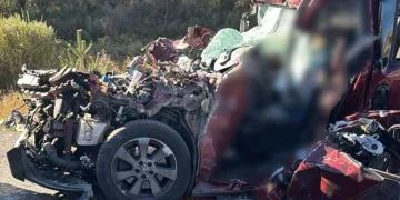 Erzincan’da otomobil TIR’a çarptı: 3 ölü, 2 ağır yaralı