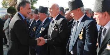 Başkan Deviren Gaziler ile bir araya geldi