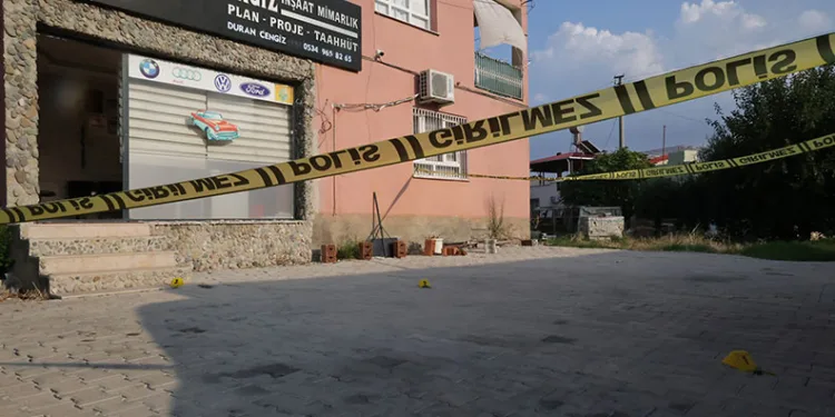 Adana’da alacak-verecek kavgası: 3 yaralı