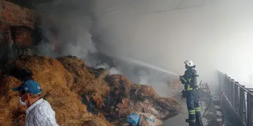 Burdur’da samanlıkta yangın
