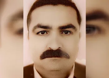 Aracını yakmaya çalışıp kendini vurdu