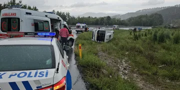 Zonguldak’ta yolcu midibüsü devrildi: 9 yaralı