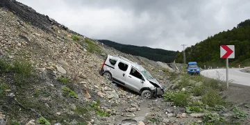 Kastamonu’da ticari araç şarampole uçtu: 5 yaralı
