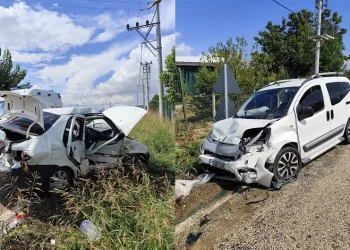 Bursa’da 2 otomobil kafa kafaya çarpıştı: 8 yaralı