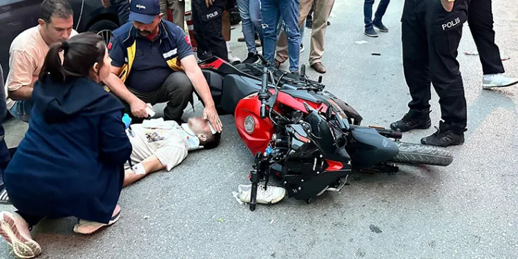 Bursa’da motosikletin çarptığı yaya metrelerce savruldu