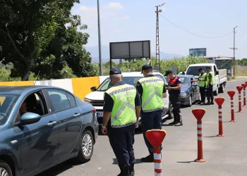 Efeler’de 21 düzensiz göçmen yakalandı