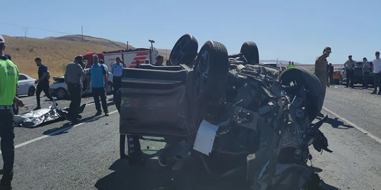 Van’da feci kaza: 2 ölü, 4 yaralı