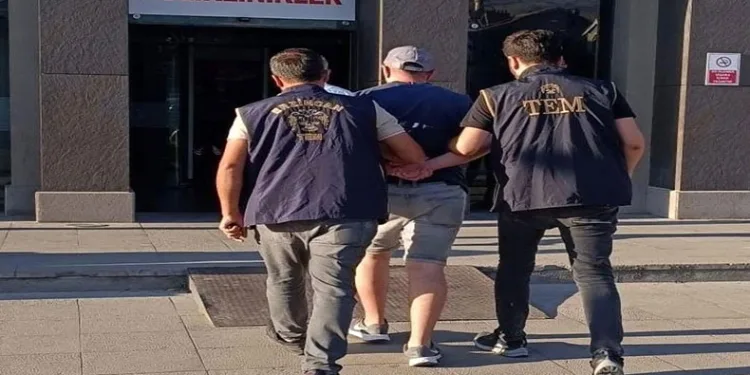 Terör örgütü propagandası yapan 2 kişi yakalandı