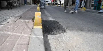 Bursa’da insanların düşmesine sebep olan çukur onarıldı
