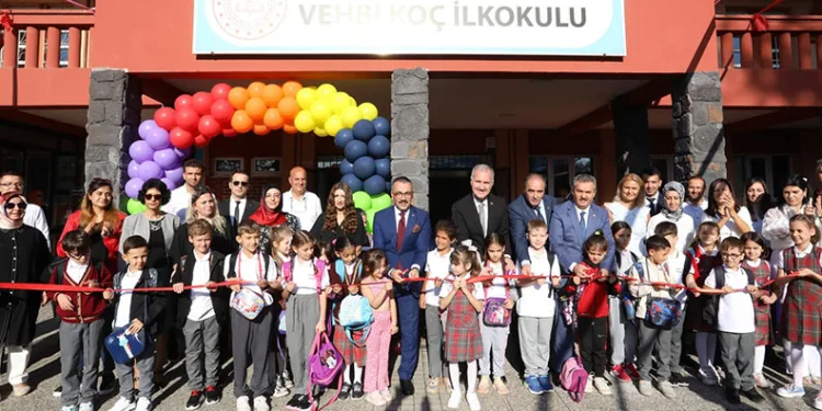 İlk ders zilini protokol çaldı