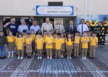 Bekir Aydın ilk derste öğrencilere eşlik etti