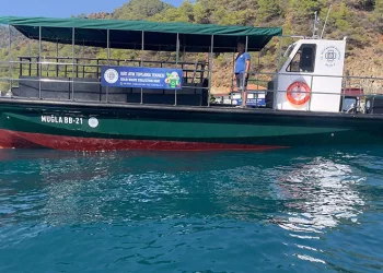 Teknelerden 8 ayda 5 milyon litre pis su toplandı