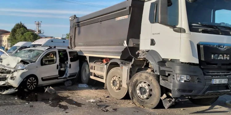 Balıkesir’de feci kaza: 6 yaralı