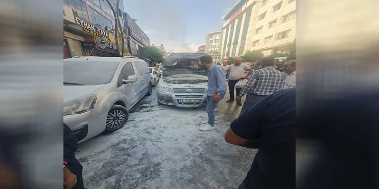 Seyir halindeki araç yandı