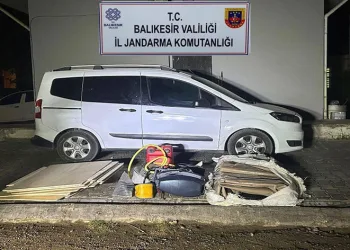 Ayvalık’ta 33 göçmen ve 1 organizatör yakalandı