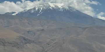 Ağrı Dağı’na yaz mevsiminden sonra ilk kar düştü