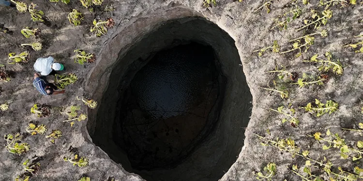 Eskişehir’de dev obruk oluştu