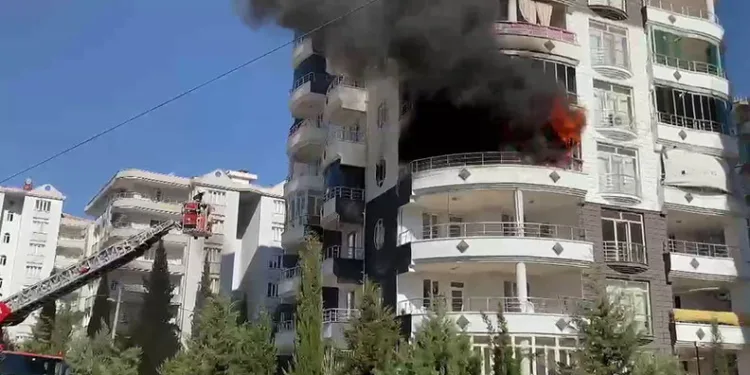 Adıyaman’da korkutan yangın: 4 kişi dumandan zehirlendi