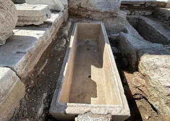 Tam bin 800 yıllık: İzmir’de Romalı gladyatörün lahiti bulundu