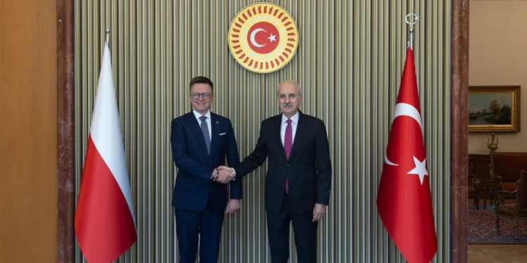 “Numan Kurtulmuş, Holownia ile buluştu.”