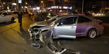 Malatya’da 4 aracın karıştığı kazada ortalık savaş alanına döndü: 3 yaralı