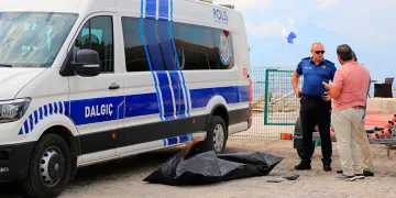 Deniz yüzeyinde bir kişinin cansız bedeni bulundu