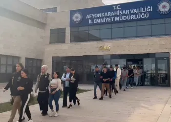 Dijital ortamda 272 kişiyi 17 milyon 500 bin TL dolandıran çeteye polisten darbe