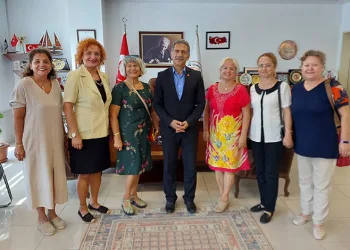 Nilüfer Kadın Korosu’ndan Şükrü Deviren’e ziyaret