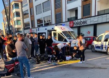 Konya’da motosikletli çocuk kamyonetle çarpıştı