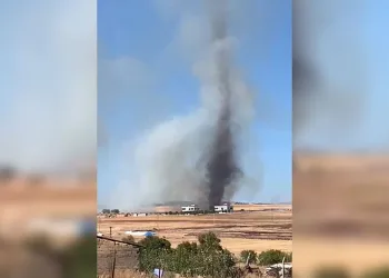Diyarbakır’da anız yangını sonrası hortum oluştu