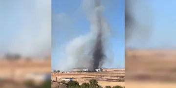 Diyarbakır’da anız yangını sonrası hortum oluştu