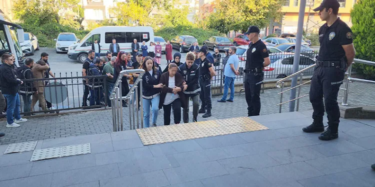 Usulsüz rapor düzenleyen 7 şüpheli adliyede