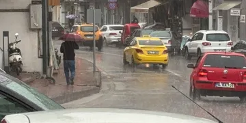 Bolu’da sağanak hayatı felç etti