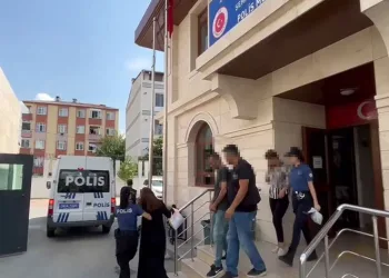 Avcılar’da bebeği çöp konteynerine atan anne adliyeye sevk edildi