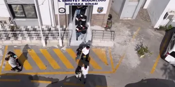 İzmir’de suç örgütüne operasyon: 9 gözaltı