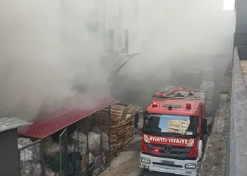 Kimya fabrikasında korkutan yangın