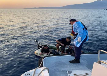 Ayvacık açıklarında 4 kaçak göçmen kurtarıldı