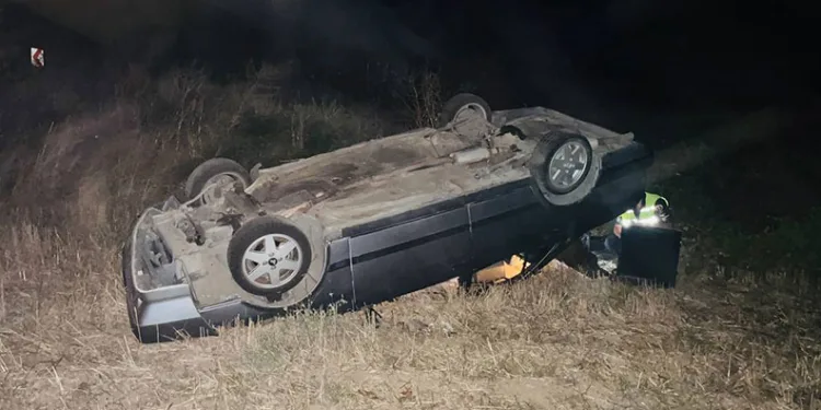 Çanakkale’de otomobil tarlaya uçtu