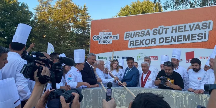 Bursa Büyükşehir’den süt helvasıyla rekor denemesi