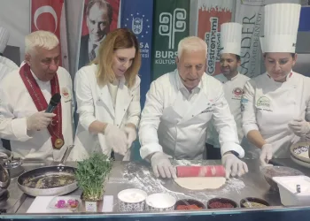 Başkan Bozbey mutfakta hünerlerini sergiledi