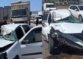 Bursa’da otomobil kamyona çarptı: 1’i ağır 2 yaralı