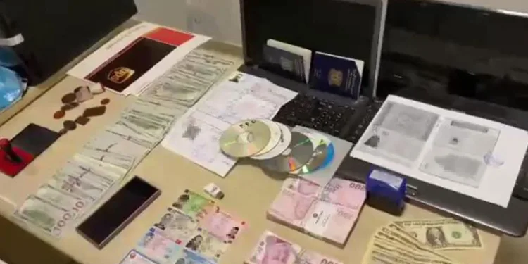 Bursa’da oturma izni için sahte evrak basan şüpheliler yakalandı