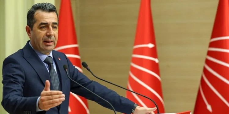 “Bakanlık finansal çöküş yaşıyor”