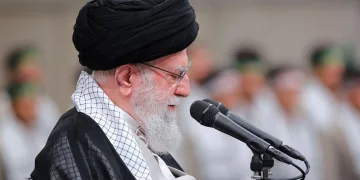 “Hizbullah, komutanlarını kaybetse bile diz çökmeyecek”